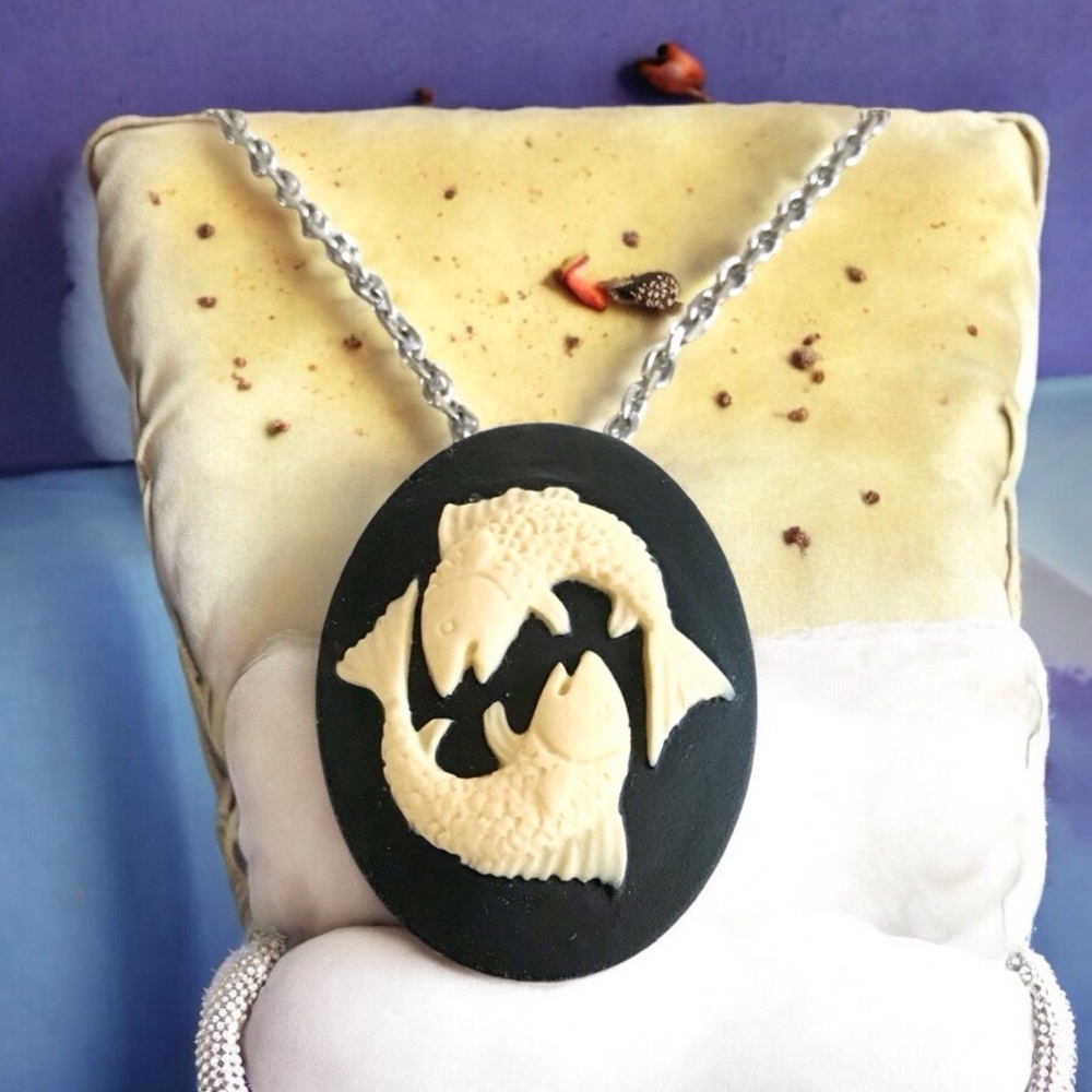 🆕 3D Pisces Pendant Necklace Wood/Stainless Steel